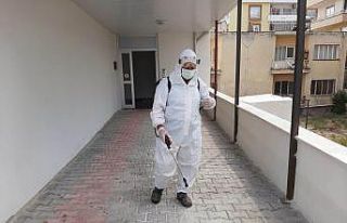 Mut Belediyesi, Covid-19 görülen apartmanları dezenfekte...