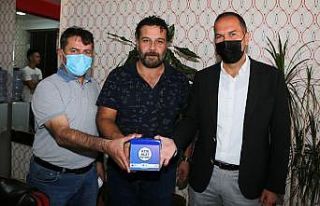 Niğde Belediyesi Berber ve Kuaförlere Atık Jilet...