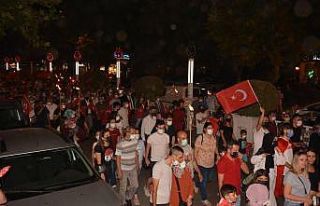 Niğde’de Zafer Bayramı fener alayı ile kutlandı