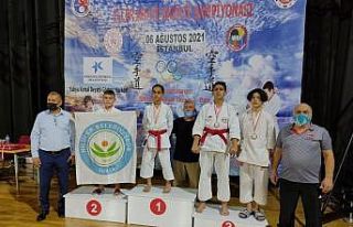 Nilüferli karatecilerden kürsüye ambargo