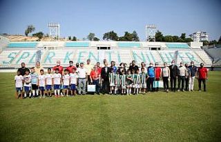 Nilüferli şampiyonlara Başkan Erdem’den ödül