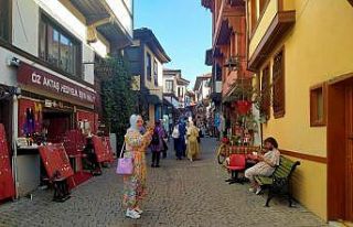 Odunpazarı Evleri yerli ve yabancı turistlerin akınına...