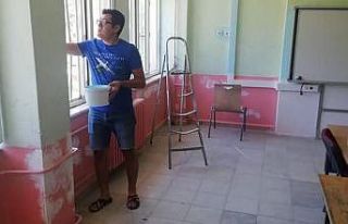 Öğretmenler yeni dönem için boya-badanaya başladı