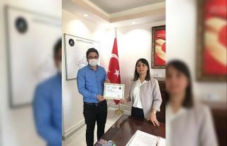 Öğretmenlere başarı belgesi verildi