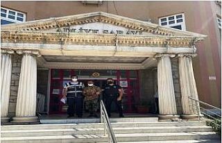 Okula dadanan hırsız yakalandı