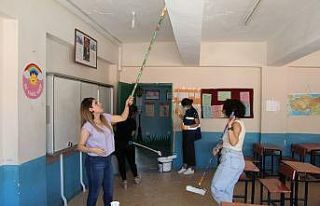 Okullar Şırnaklı kadınların ellerinden renklendi