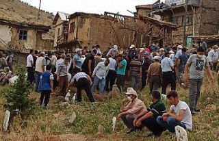 Öldürülen anne ve 2 yaşındaki çocuğu yan yana...
