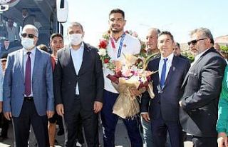 Olimpiyat üçüncüsü Taha Akgül baba ocağında