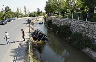 Önce kafa kafaya çarpıştılar, sonra kanala uçtular