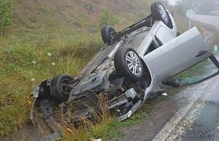 Ordu’da sisli yolda otomobil takla attı: 2 yaralı