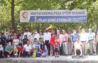 Otizmli çocuklarla renkli faaliyet