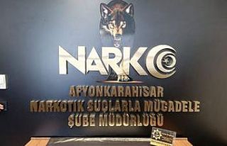 Otogarda yarım kiloya yakın metamfetamin ile yakalandılar