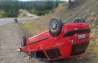 Otomobil takla attı, 2 kişi yaralandı