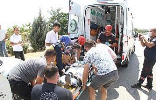 Otomobil yolcu otobüsüne çarptı: 1 yaralı