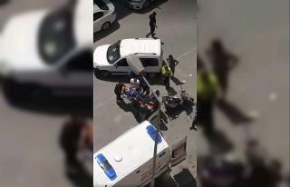 Otomobile çarpan motosikletli sürücü yaralandı