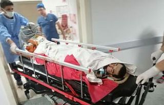 Otomobilin çarptığı motosiklet sürücüsü ağır...