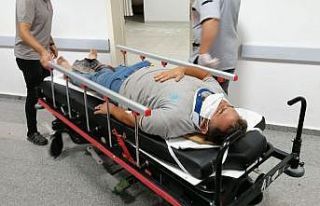Otomobilin çarptığı temizlik görevlisi yaralandı