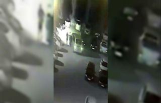Otomobilin içindeki 1 milyon lirayı çalan 3 kişi...