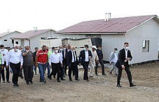 Öz: “Deprem konutlarının yapımı devam ediyor”