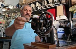 (ÖZEL) Asırlık dikiş makineleri onun elinde tekrar...