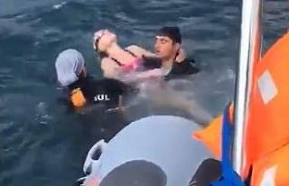 (Özel) Denizde fenalık geçiren Rus yüzücüyü...