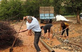 (Özel) Erzincan’da sağanak etkili oldu, meteoroloji...
