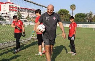 (Özel haber) Kaleci Yaşar Duran, artık başarılarıyla...