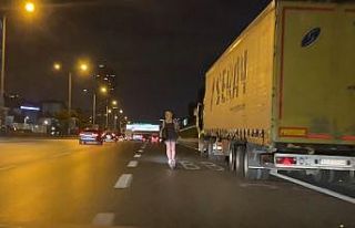 (Özel) Kadıköy’de genç kızların tehlikeli...