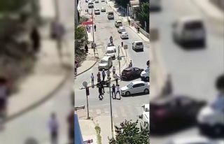 (ÖZEL) Kaza yapan sürücüler birbirine girdi, o...