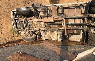 (Özel) Kuzey Marmara otoyolunda yumurta yüklü kamyon...