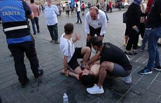 (Özel) Taksim Meydanı’nda yere yığılan kalp...
