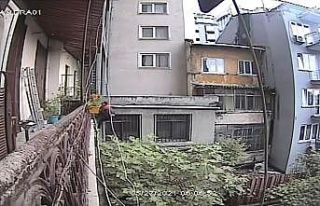(Özel) Taksim’de akılalmaz olay: Tarihi şamdanı...