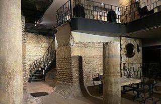 (ÖZEL)Tarihi kalıntının üzerinde iş hanı ve...