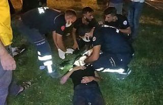 Parkta oturan gence taşlı saldırı: 1 yaralı