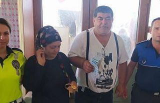 Pazarda kaybettiği çantasını polis buldu