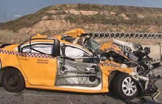 Pendik’te 2 tır ile 2 otomobil birbirine girdi:...