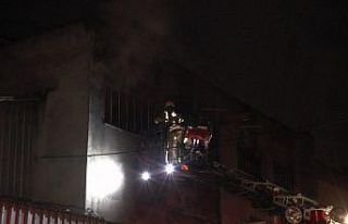 Pendik’te duşa kabin imalathanesinde korkutan yangın