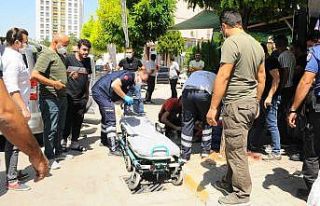 Poğaça almaya giden genç silahla vurularak yaralandı