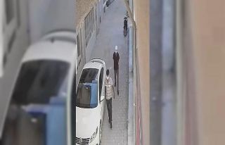 Polis motosiklet hırsızını tişörtünden tespit...