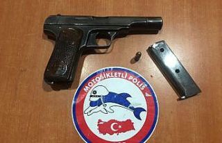 Polisin yaptığı uygulamada ruhsatsız tabanca ve...
