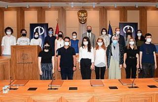 Rektör Erdal stajyer öğrencilerle bir araya geldi