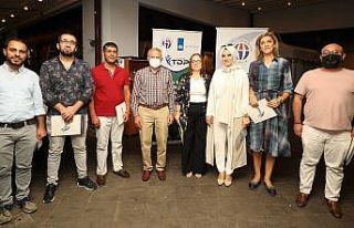 Rektör Prof. Dr. Özaydın, uluslararası öğrencilerle...