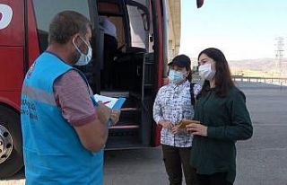 Riskli gruptaki iki kardeş otobüsle seyahat ederken...