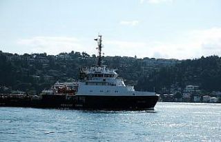 Rus donanmasına ait römorkör İstanbul Boğazı’ndan...
