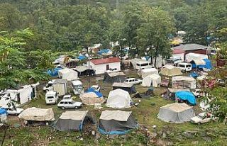 Sağanak yağışlar fındık işçilerini tedirgin...