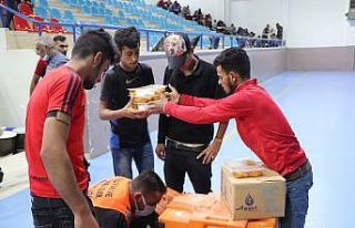 Sağanaktan etkilenen mevsimlik tarım işçilerine...