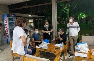 Sağlık çalışanlarından özverili davranış