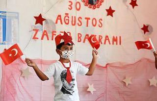 Sağlıkçıların çocukları, kreşte 30 Ağustos’u...