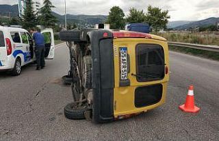 Samsun’da hafif ticari araç devrildi: 1 yaralı