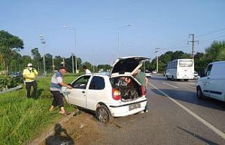 Samsun’da otomobil aydınlatma direğine çarptı:...